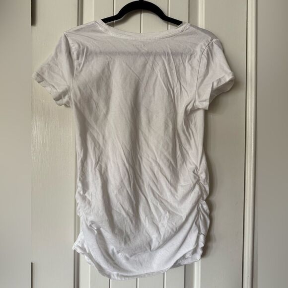 Old Navy Maternity Graphic Side-Shirred T-Shirt Size Medium - Picture 3 of 4